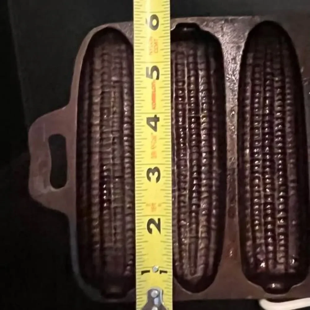 Vintage BS&R Cast Iron Cornstick Pan - 7S 26 Century Series Cornbread Mold